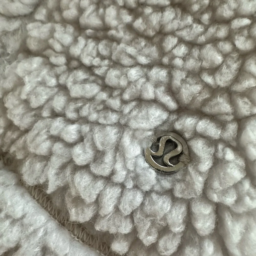 Lululemon Cinchable  Fleece Zip-Up Jacket (Like New) Size 10 White Opal